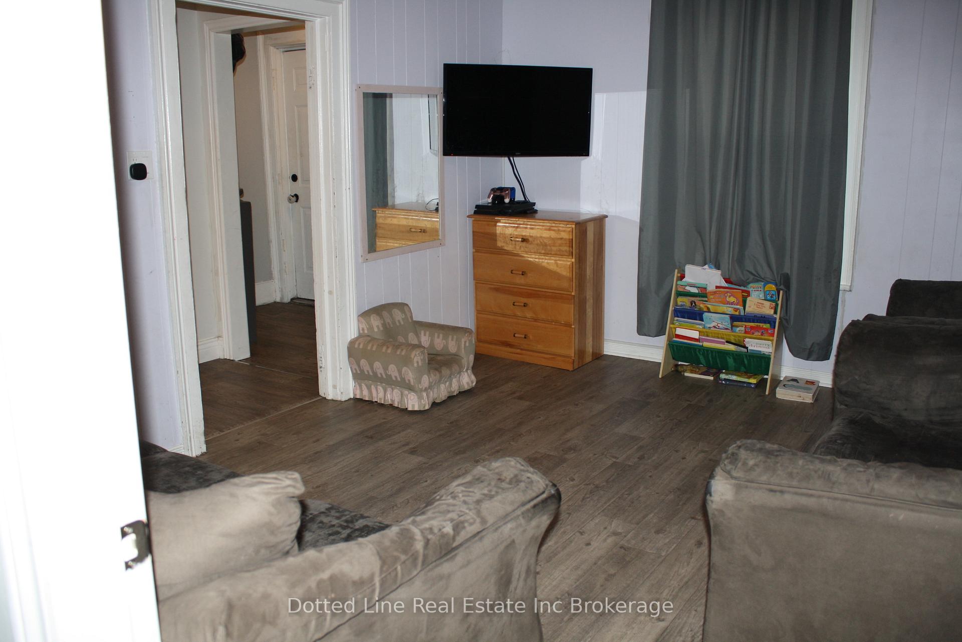 Photo 2 of 55 Pine Street E, Aylmer — HOMEH