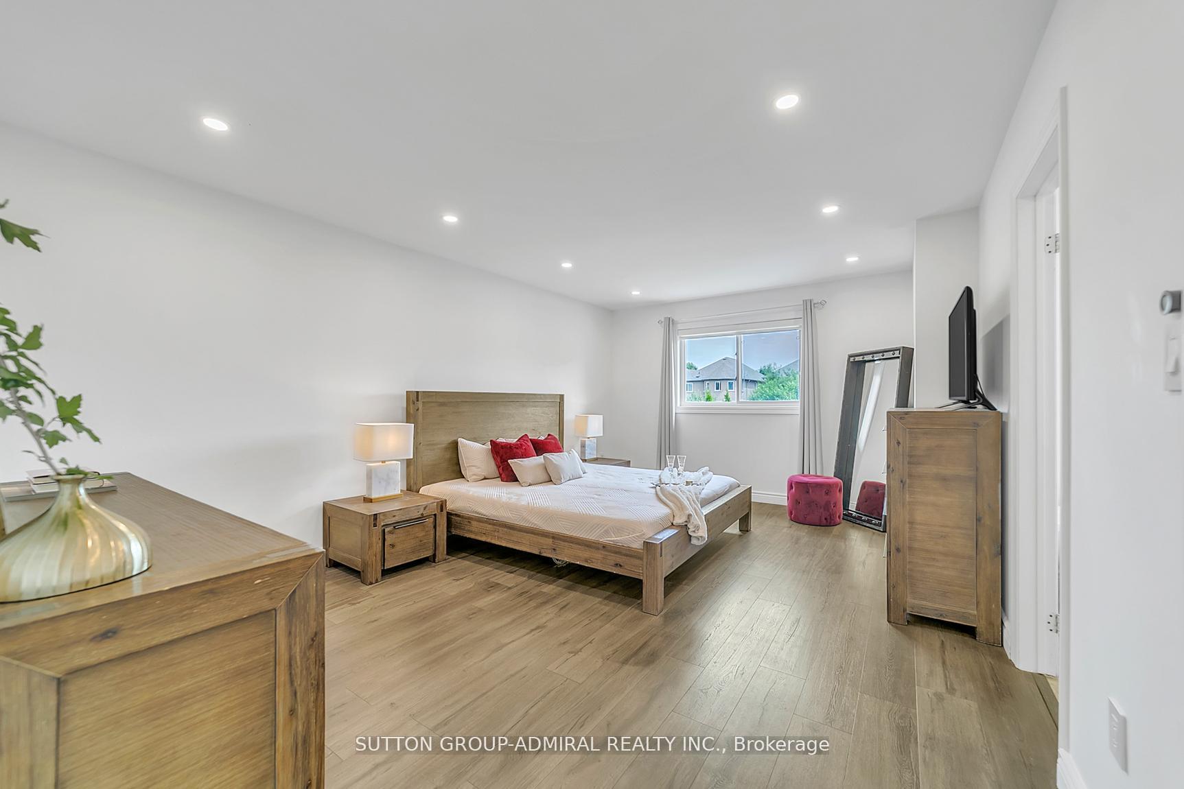 Photo 20 of 235 Conover Avenue, Aurora, Bayview Northeast — HOMEH