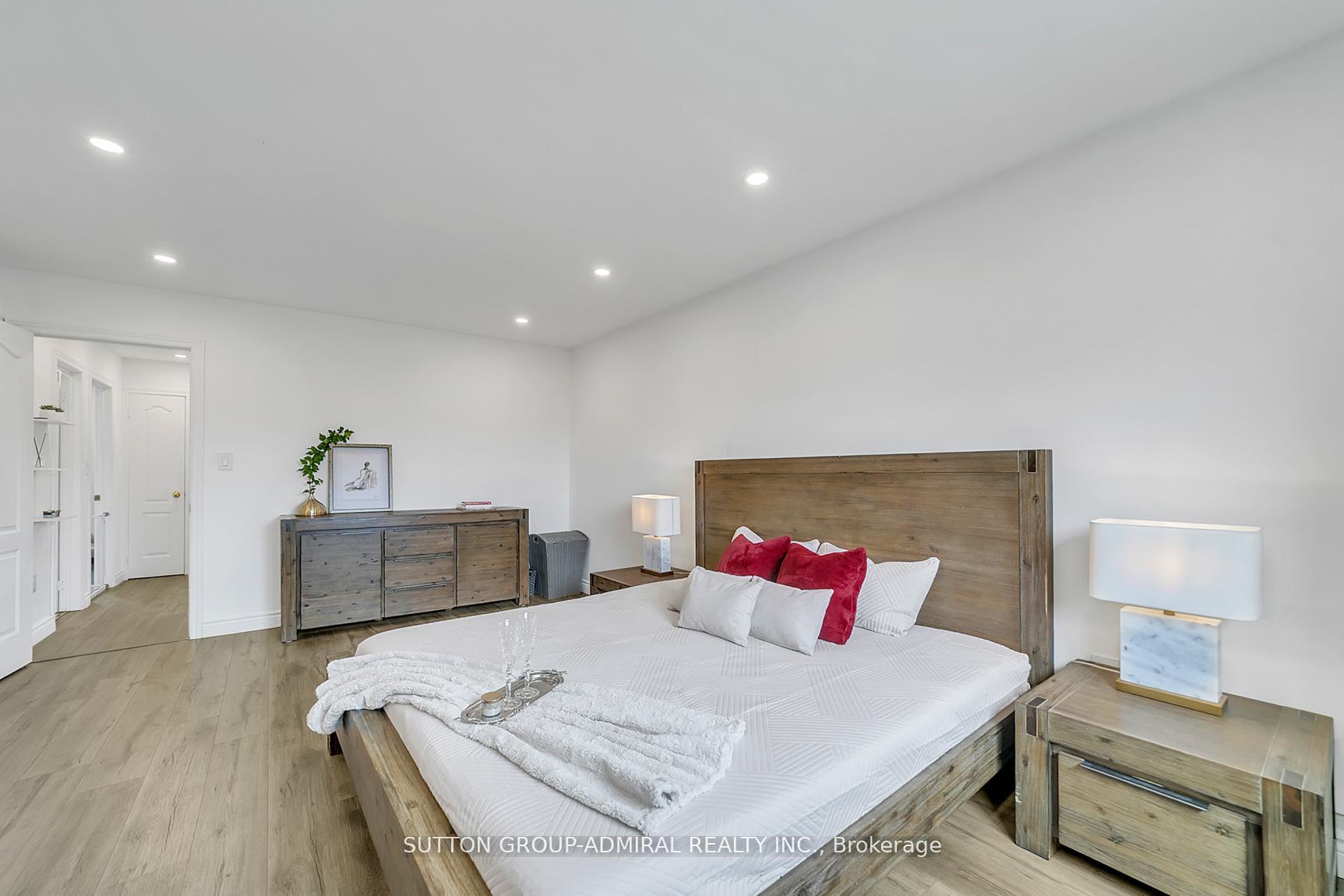 Photo 21 of 235 Conover Avenue, Aurora, Bayview Northeast — HOMEH