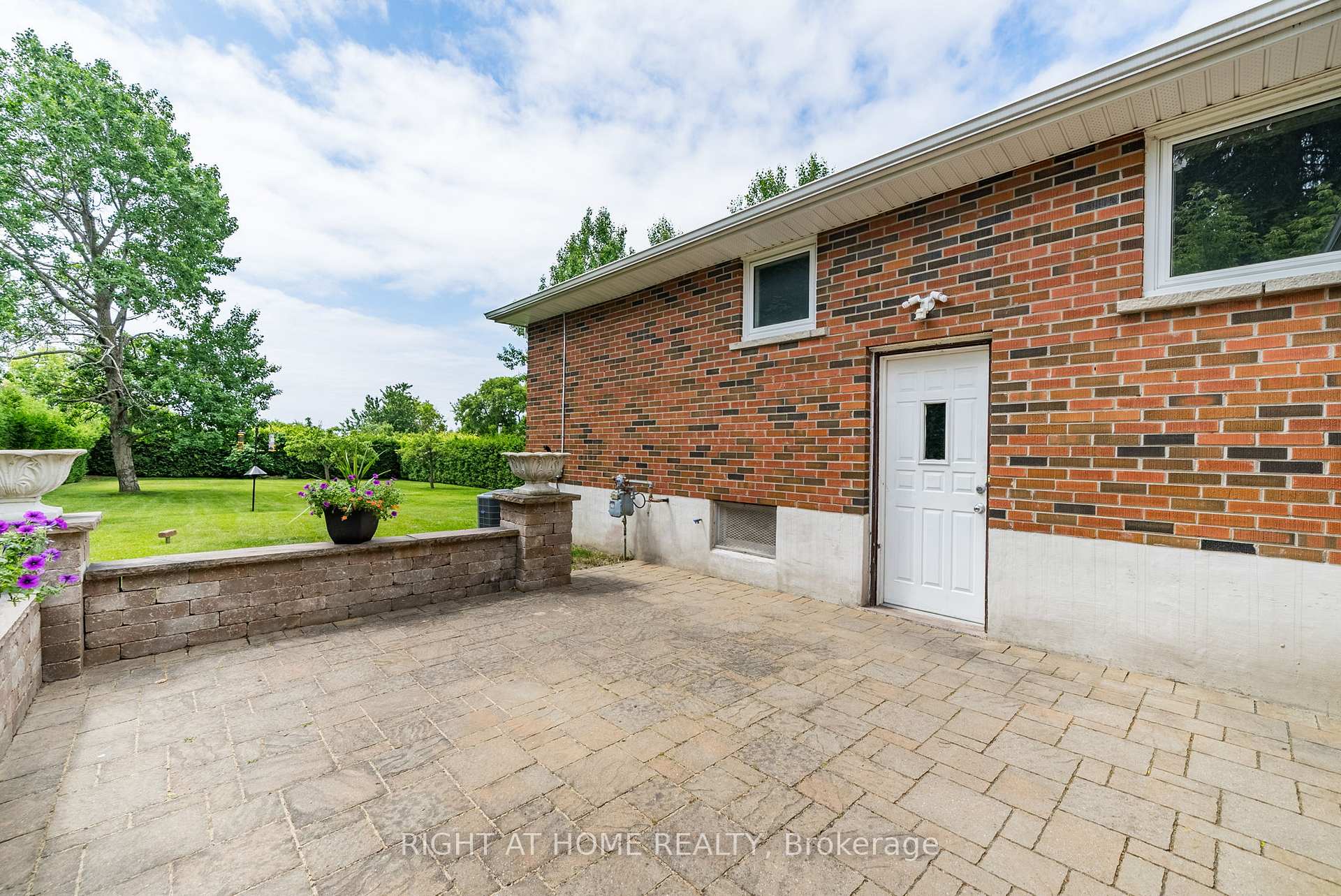 Photo 33 of 109 Crawforth Street, Whitby, Blue Grass Meadows — HOMEH
