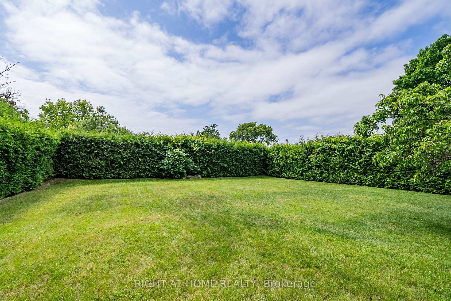 Photo 35 of 109 Crawforth Street, Whitby, Blue Grass Meadows — HOMEH