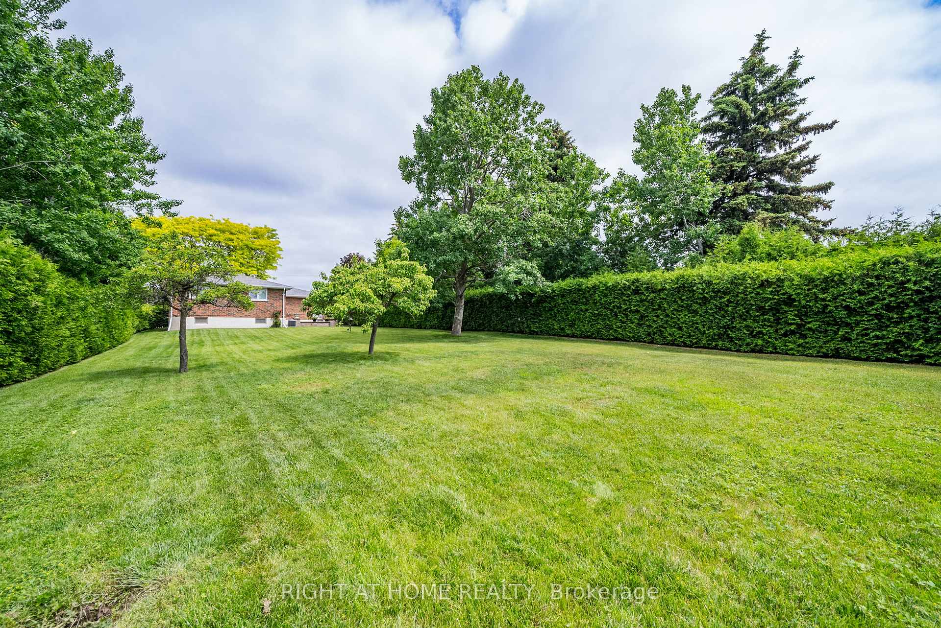 Photo 36 of 109 Crawforth Street, Whitby, Blue Grass Meadows — HOMEH