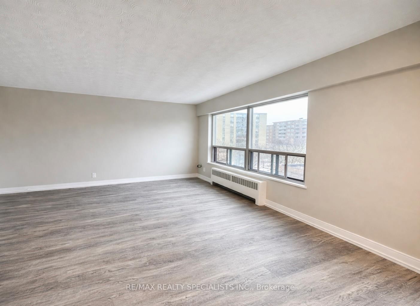 Photo 4 of Unit 505, 118 Tyndall Ave, Toronto, South Parkdale — HOMEH
