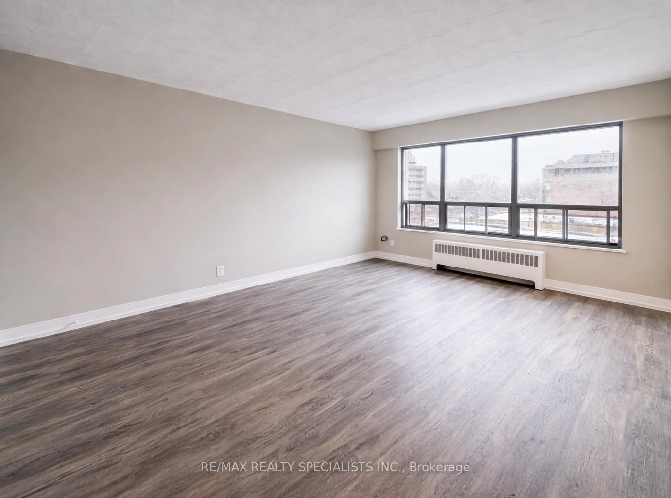 Photo 3 of Unit 505, 118 Tyndall Ave, Toronto, South Parkdale — HOMEH
