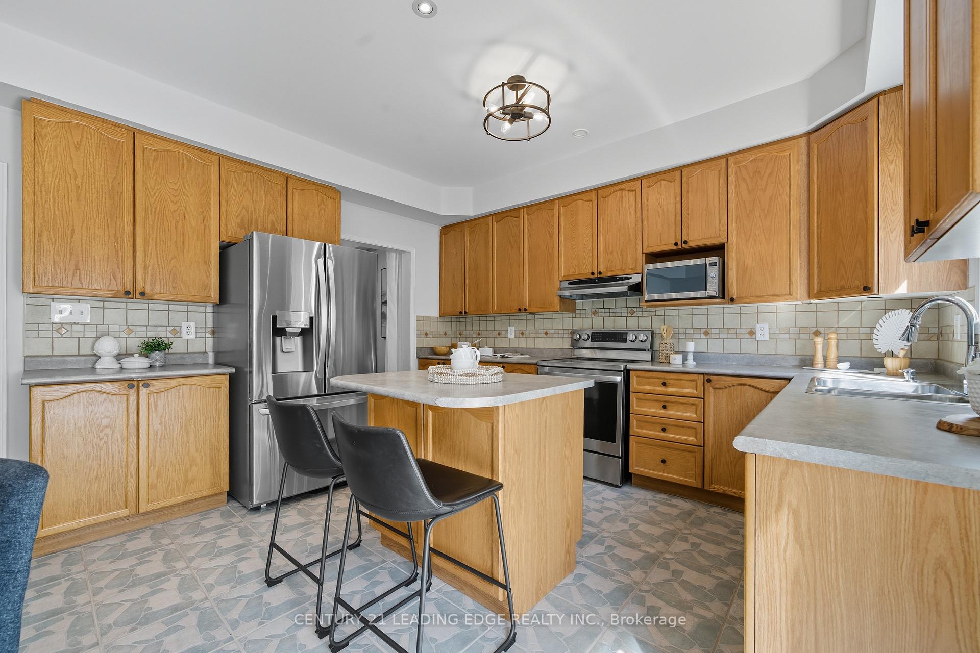 Photo 18 of 61 Scadding Avenue, Whitby, Port Whitby — HOMEH