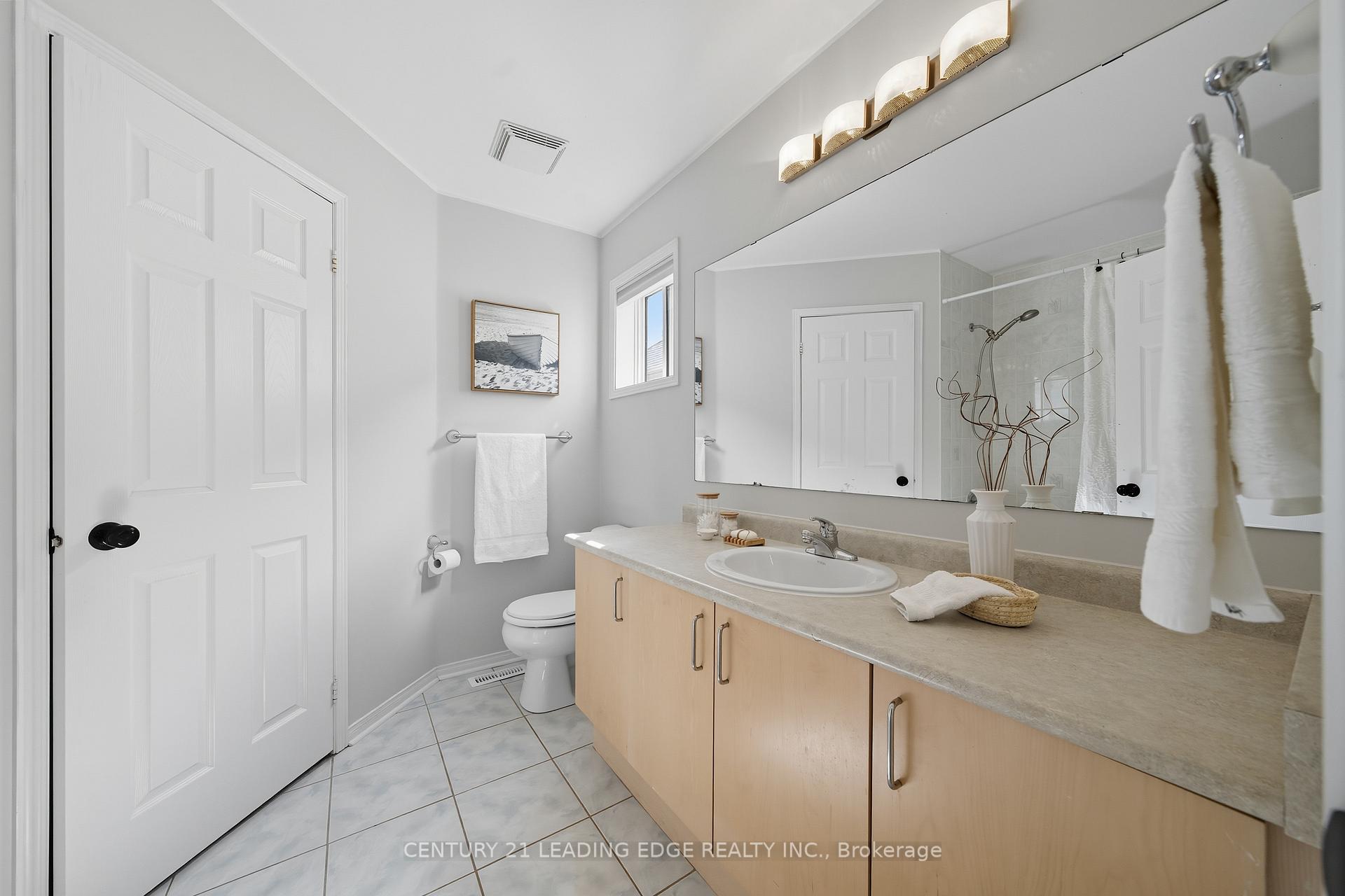 Photo 32 of 61 Scadding Avenue, Whitby, Port Whitby — HOMEH