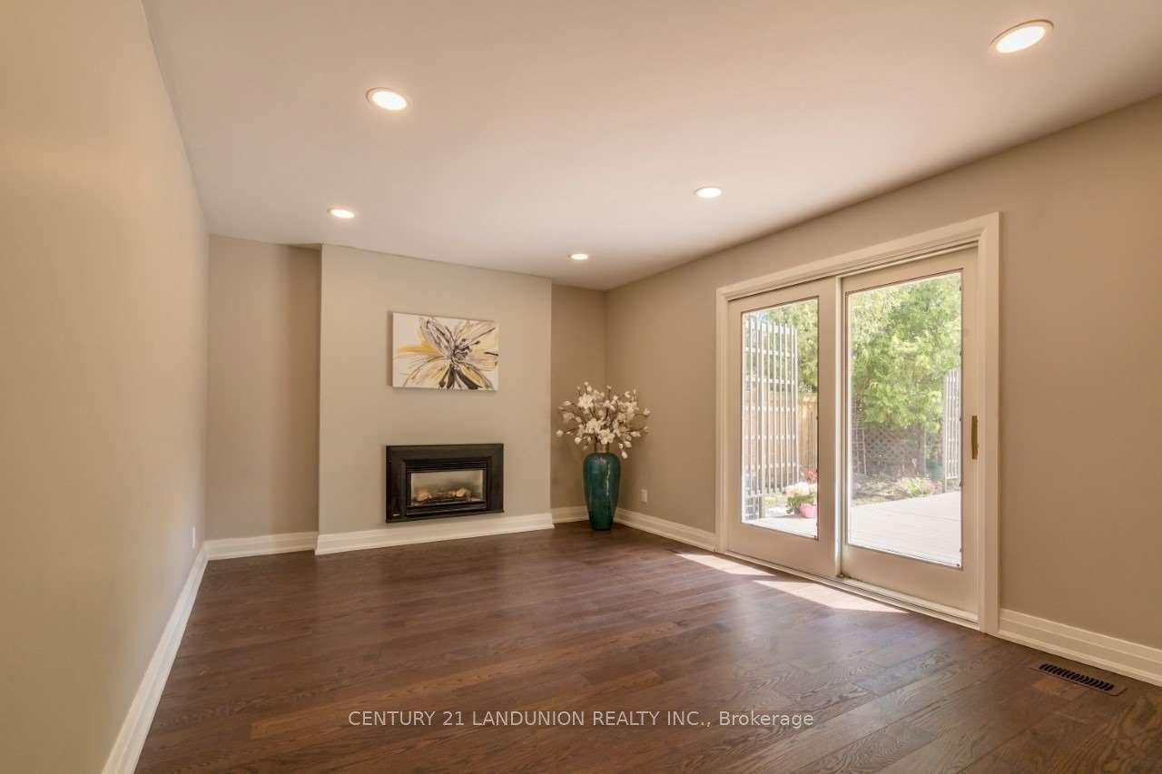 Photo 9 of 71 Stoddart Drive, Aurora, Aurora Highlands — HOMEH