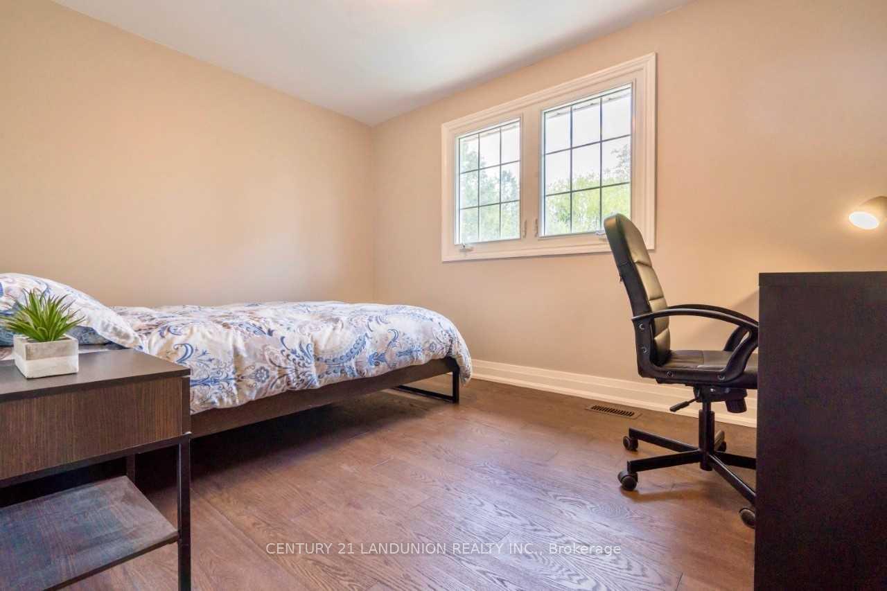 Photo 5 of 71 Stoddart Drive, Aurora, Aurora Highlands — HOMEH