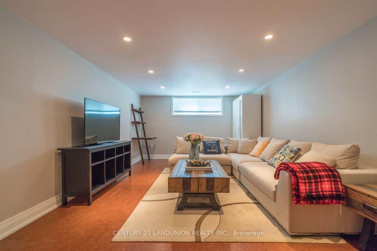 Photo 11 of 71 Stoddart Drive, Aurora, Aurora Highlands — HOMEH