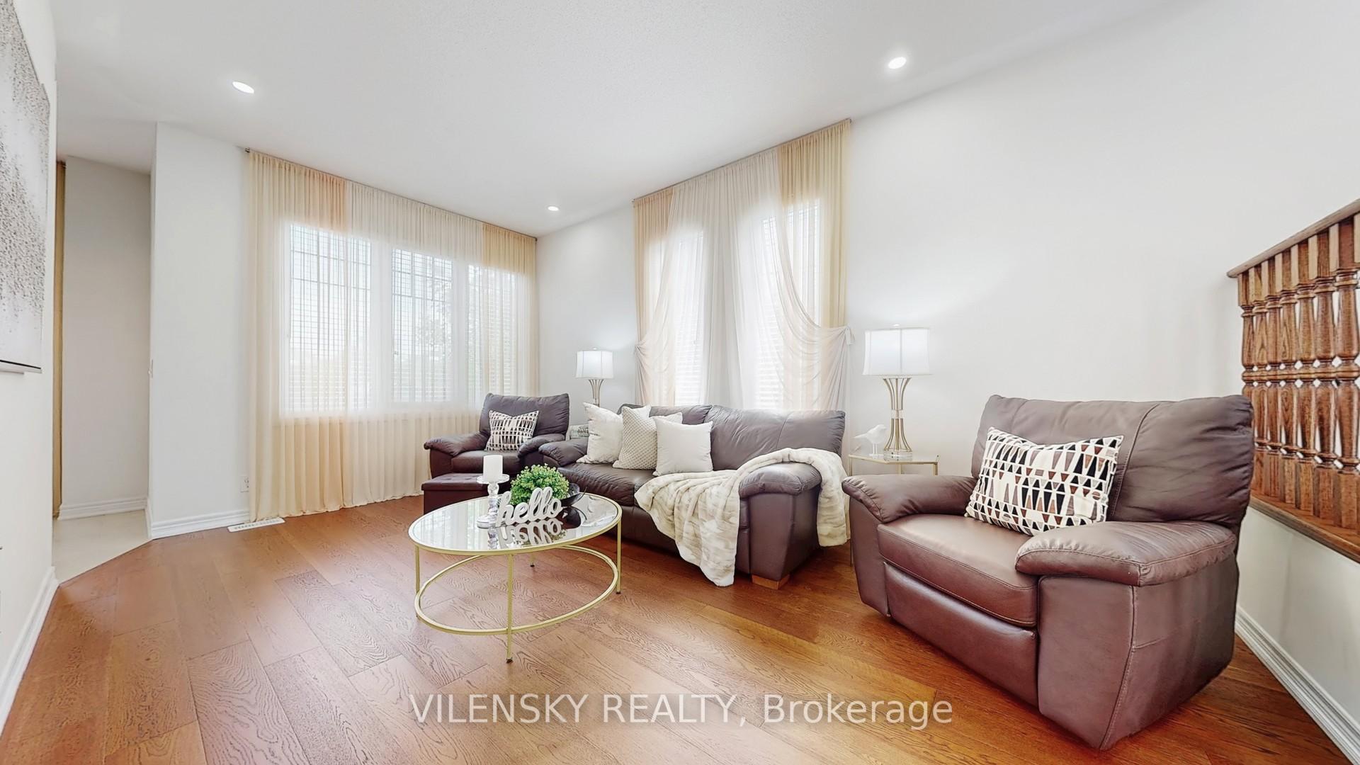 Photo 3 of 29 Elihof Drive, Vaughan, Patterson — HOMEH