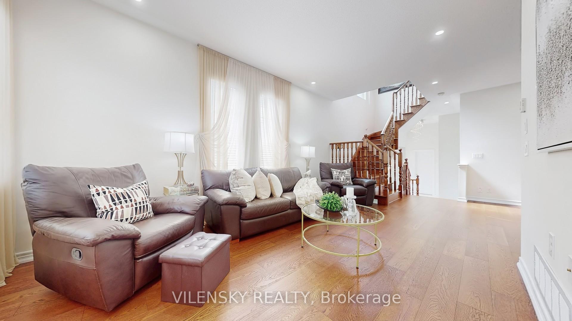 Photo 4 of 29 Elihof Drive, Vaughan, Patterson — HOMEH