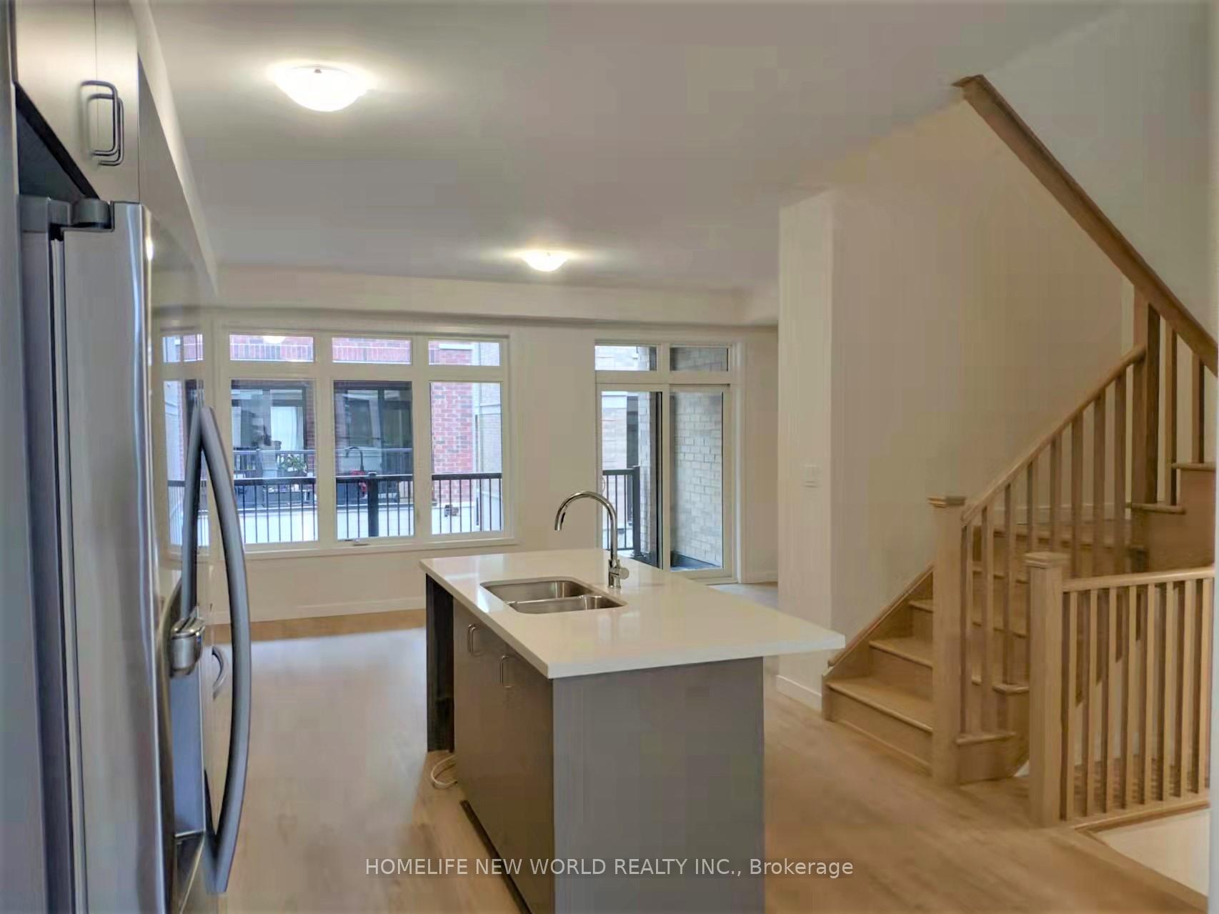 Photo 3 of 63 Seacoasts Circle, Vaughan, Maple — HOMEH