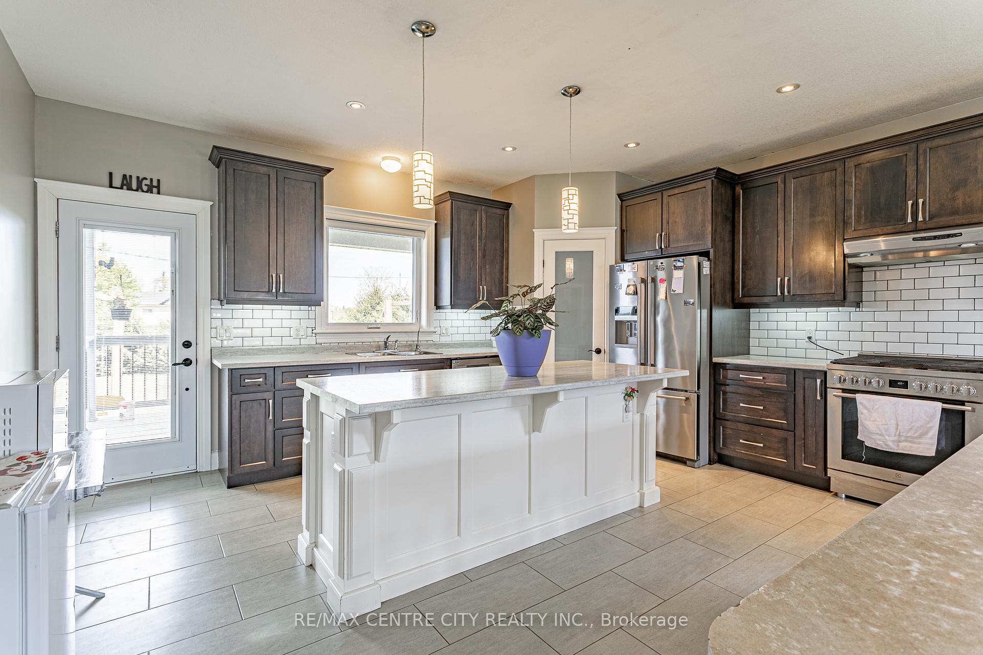 Photo 9 of 53672 Heritage Line E, Bayham, Richmond — HOMEH