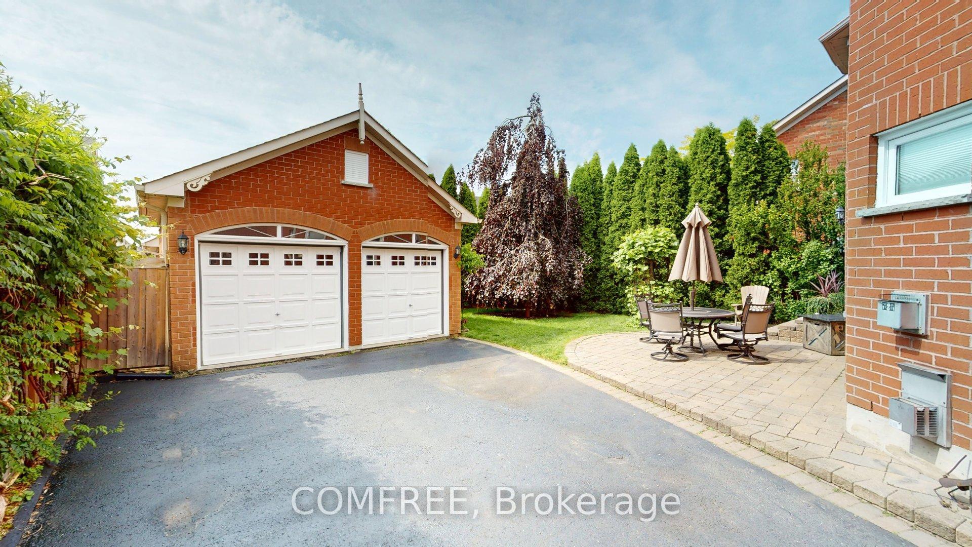 Photo 2 of 21 Mcbeth Place, Whitby, Brooklin — HOMEH
