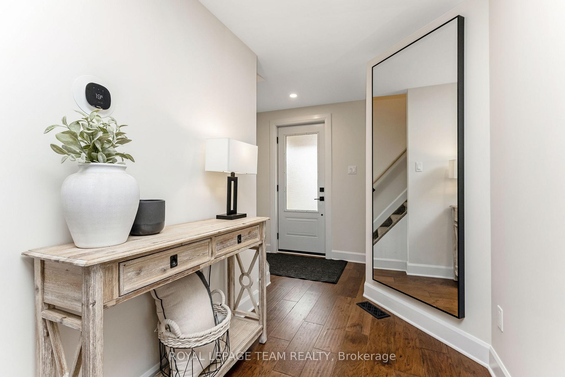 Photo 4 of 35 Edward Street S, Arnprior — HOMEH
