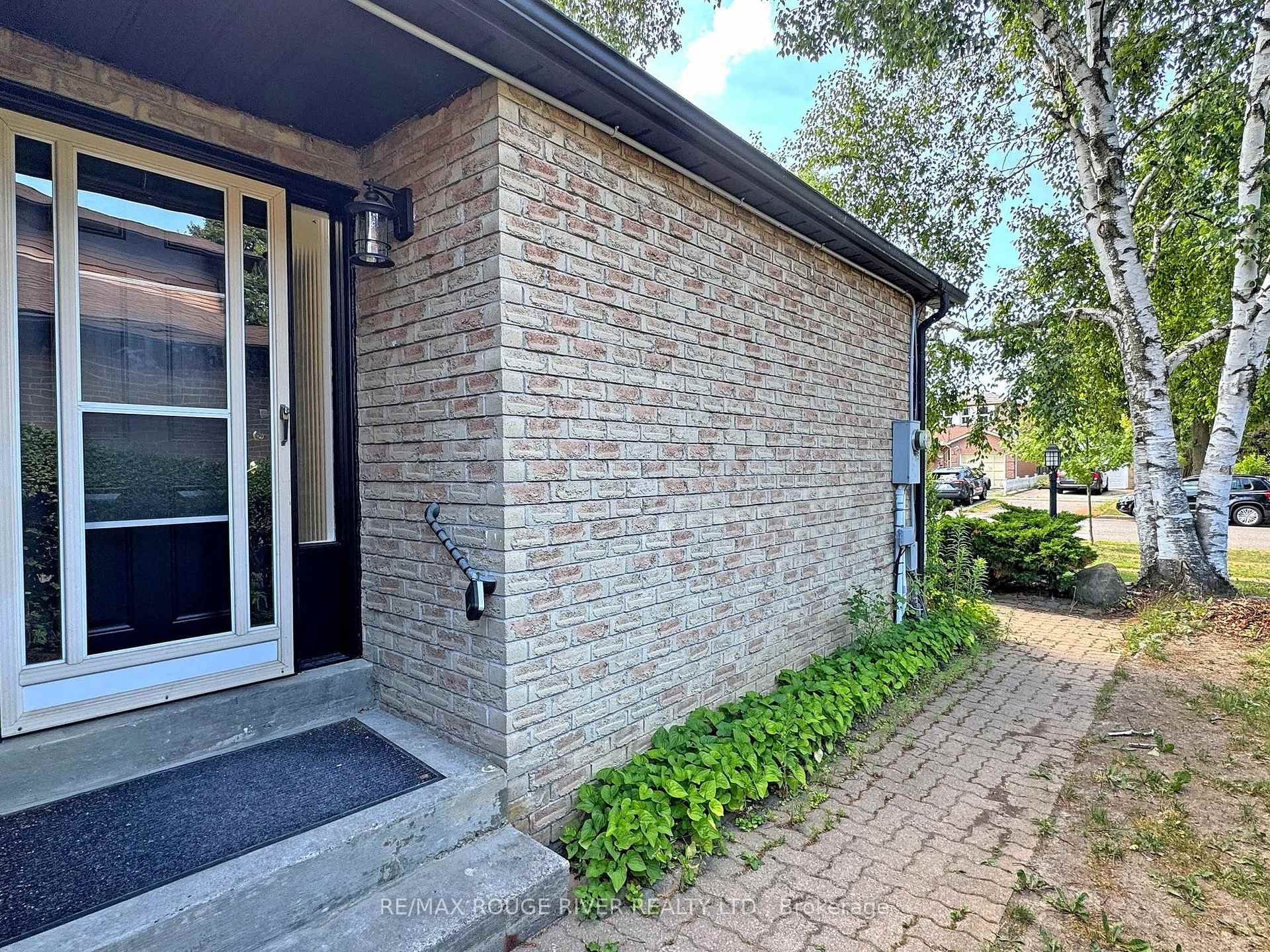 Photo 4 of 31 Delaney Drive, Ajax, Central West — HOMEH