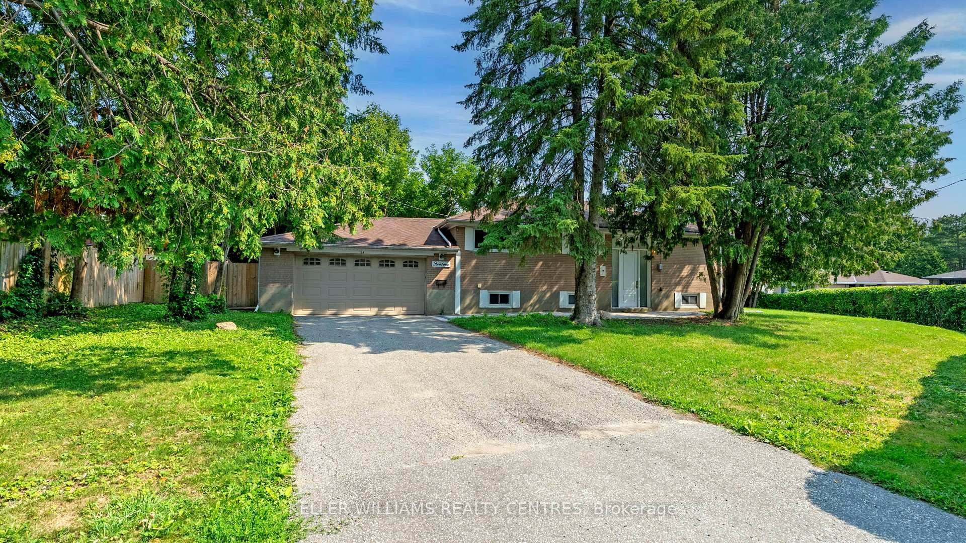 Photo 2 of 14 Algonquin Crescent, Aurora, Aurora Heights — HOMEH