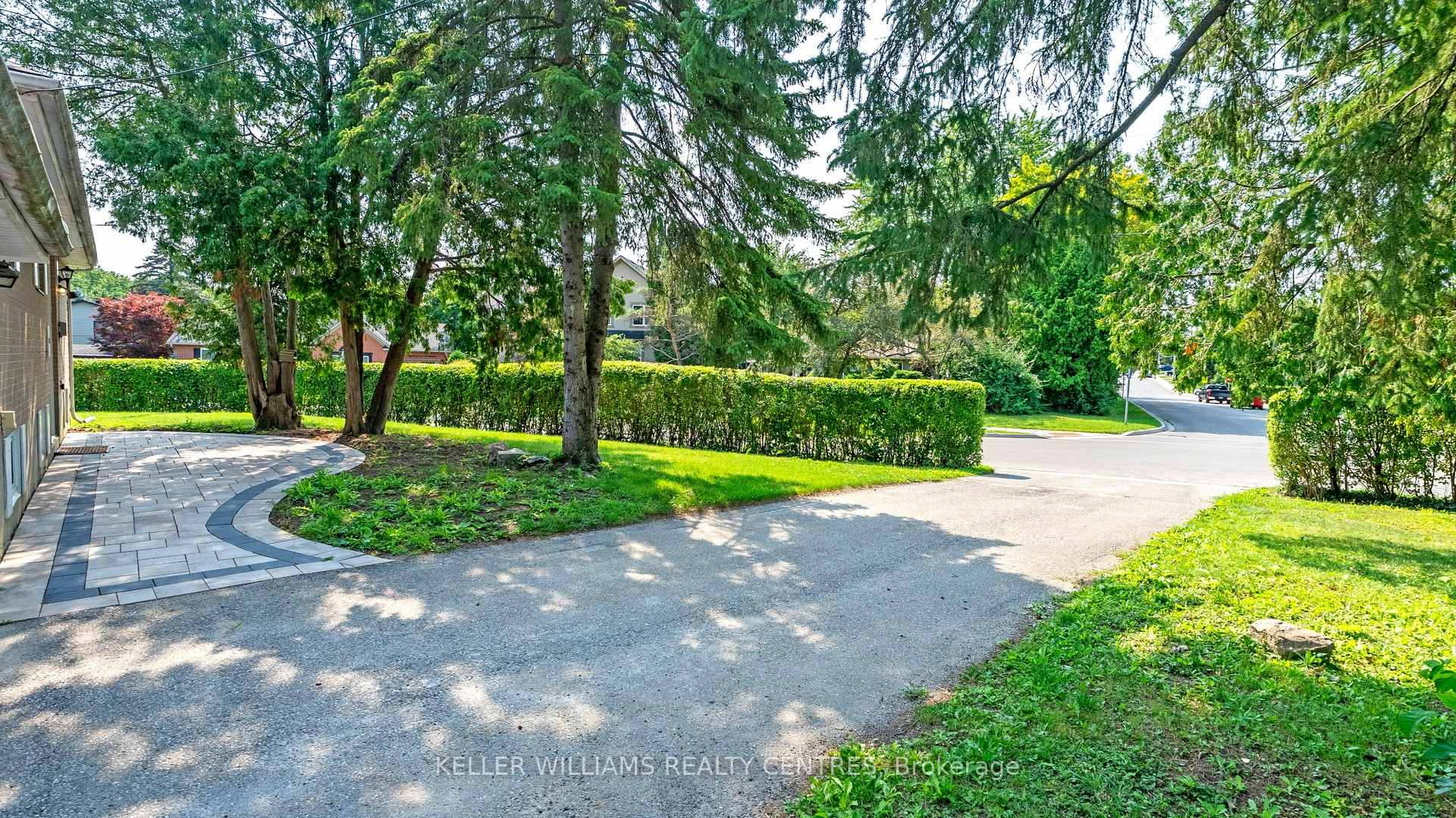 Photo 3 of 14 Algonquin Crescent, Aurora, Aurora Heights — HOMEH