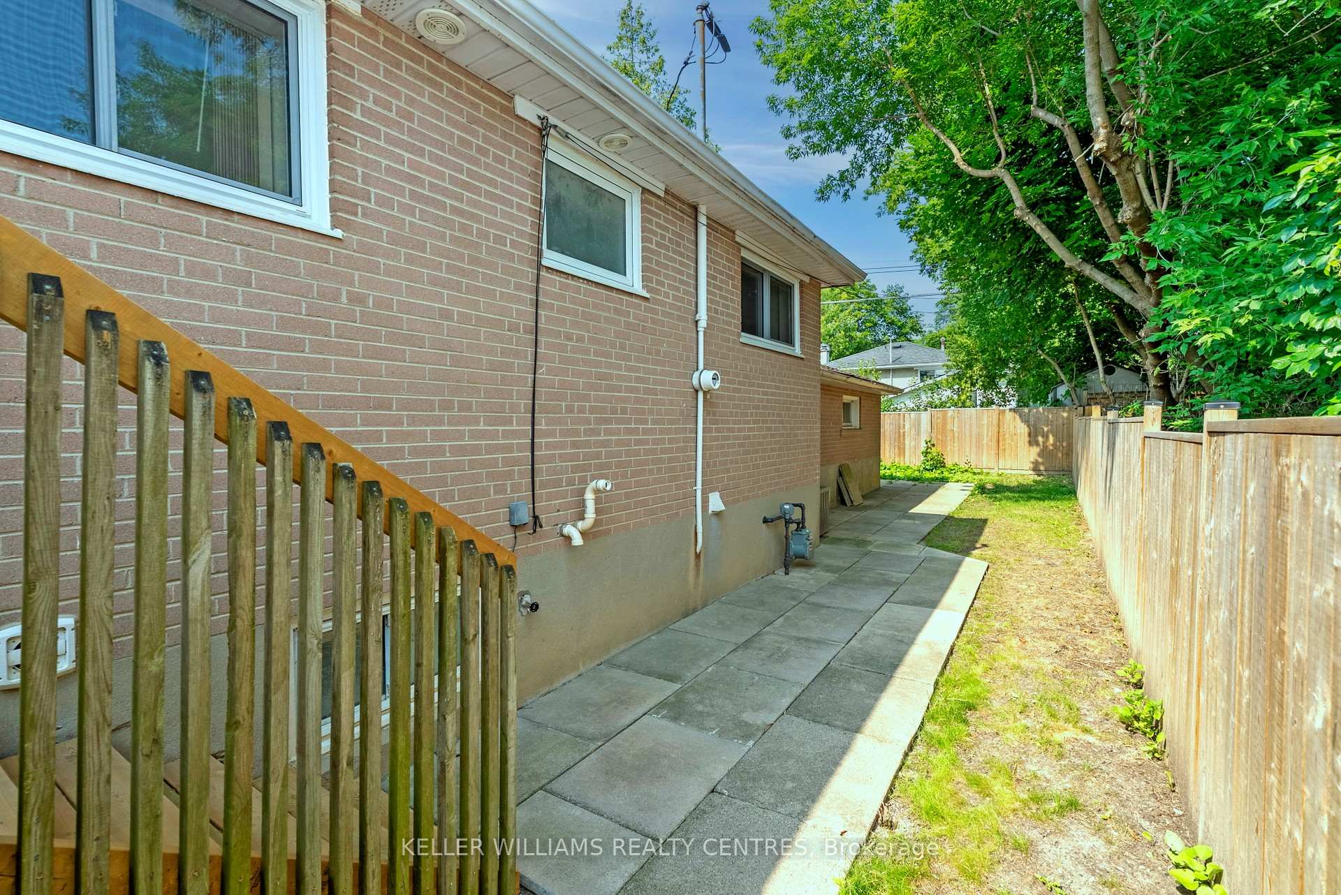 Photo 24 of 14 Algonquin Crescent, Aurora, Aurora Heights — HOMEH