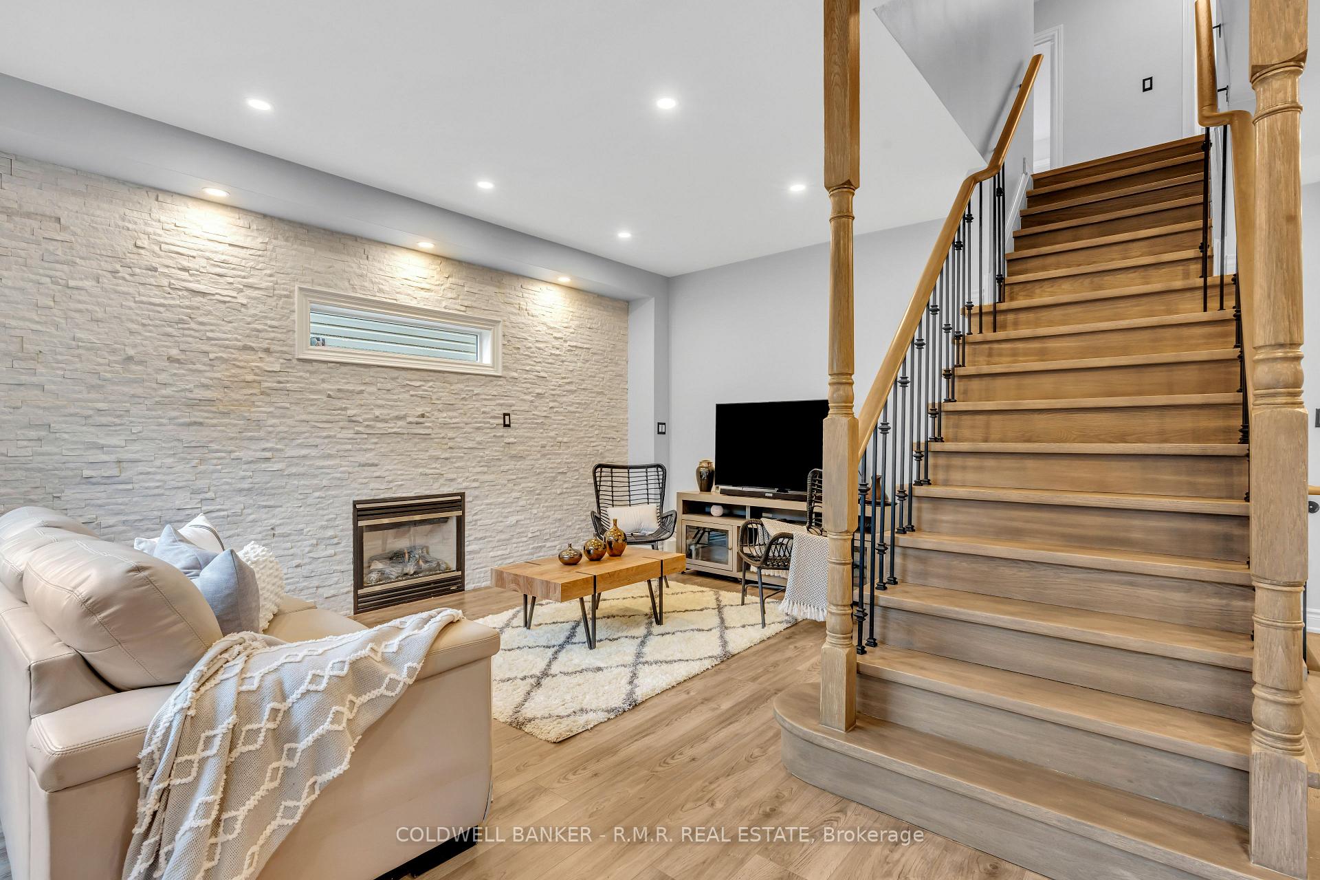 Photo 16 of 82 Vipond Road, Whitby, Brooklin — HOMEH