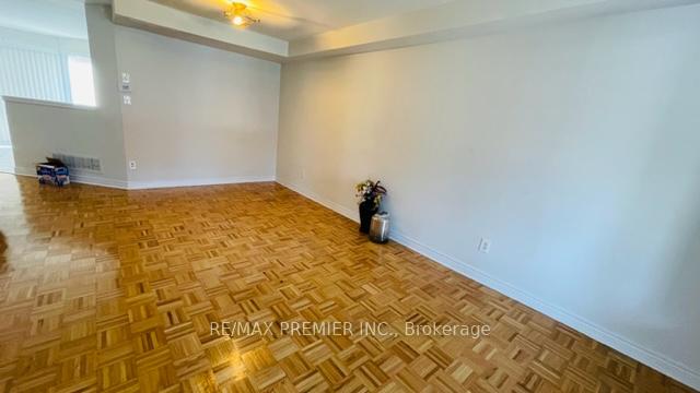 Photo 5 of 33 Windward Crescent, Vaughan, Vellore Village — HOMEH