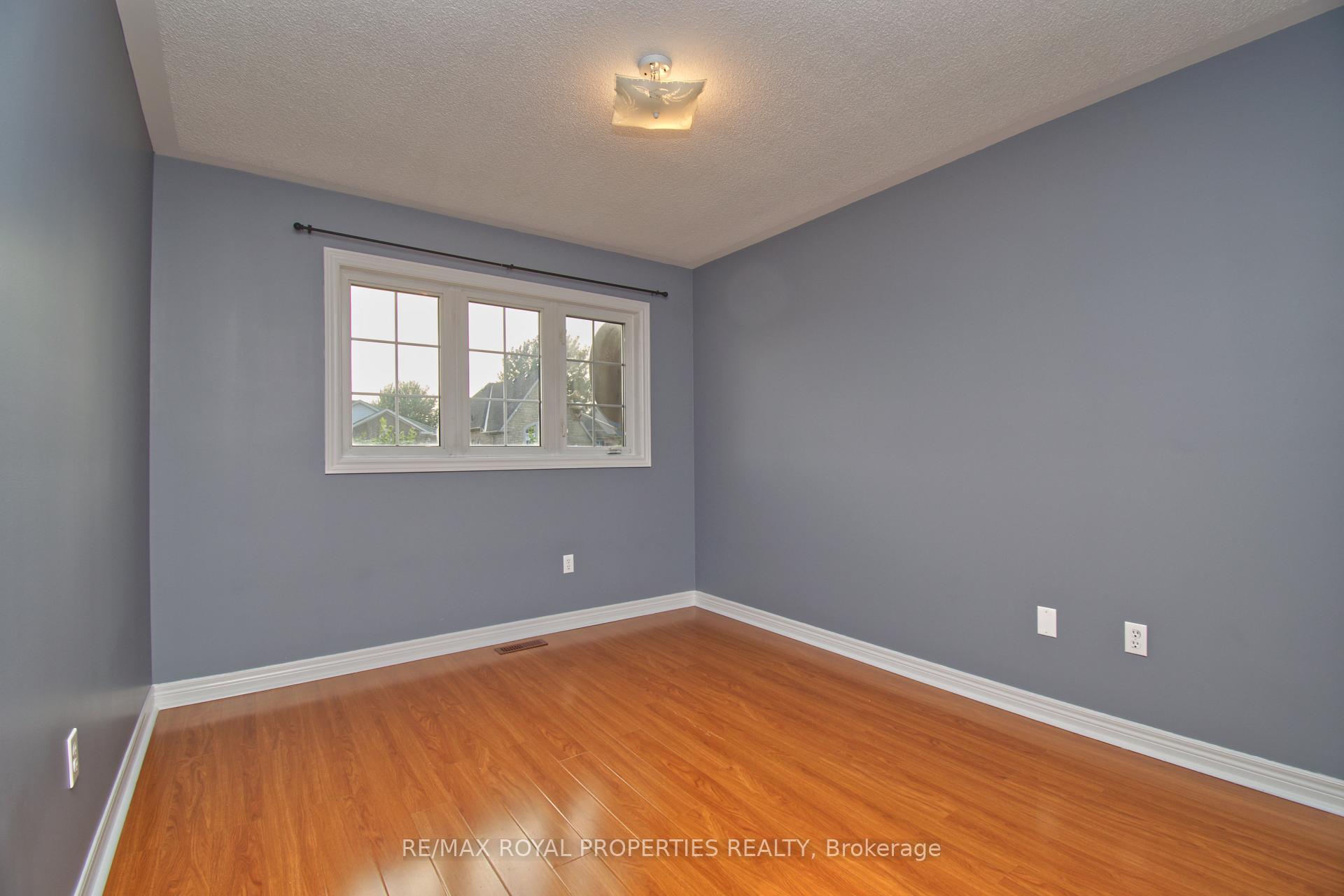 Photo 1 of 133 Baycliffe Drive, Whitby, Williamsburg — HOMEH