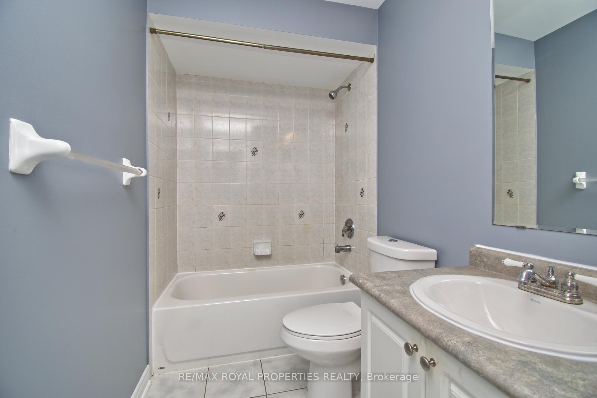 Photo 2 of 133 Baycliffe Drive, Whitby, Williamsburg — HOMEH
