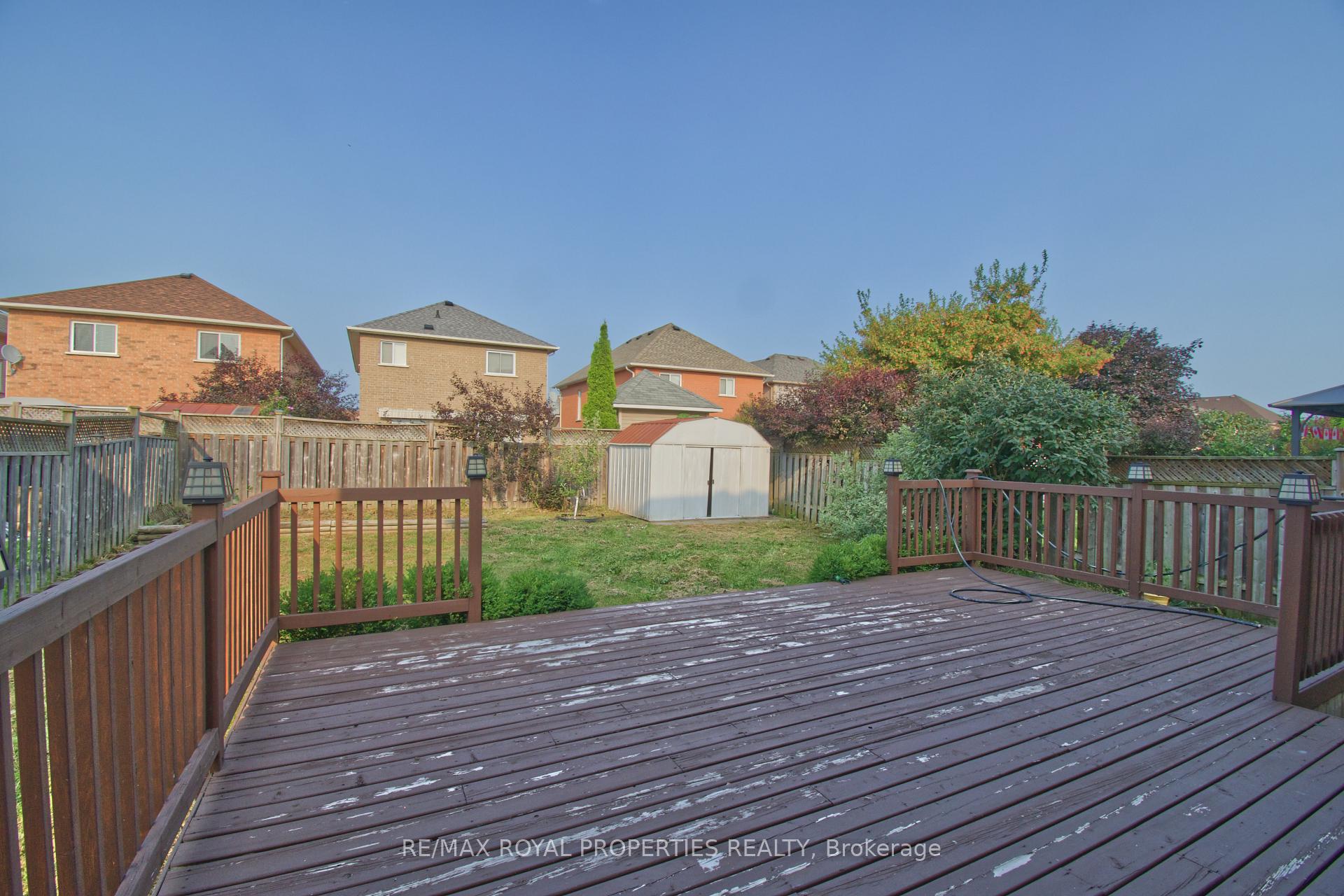 Photo 3 of 133 Baycliffe Drive, Whitby, Williamsburg — HOMEH