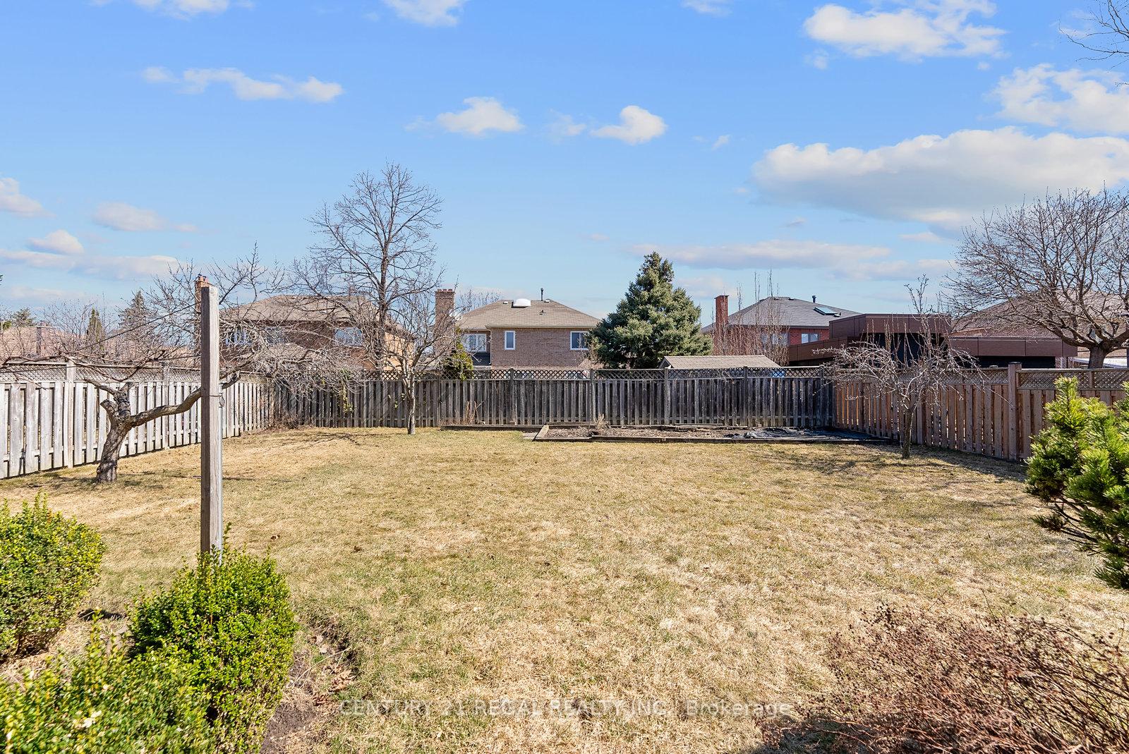 Photo 4 of 137 Fifth Avenue, Vaughan, East Woodbridge — HOMEH