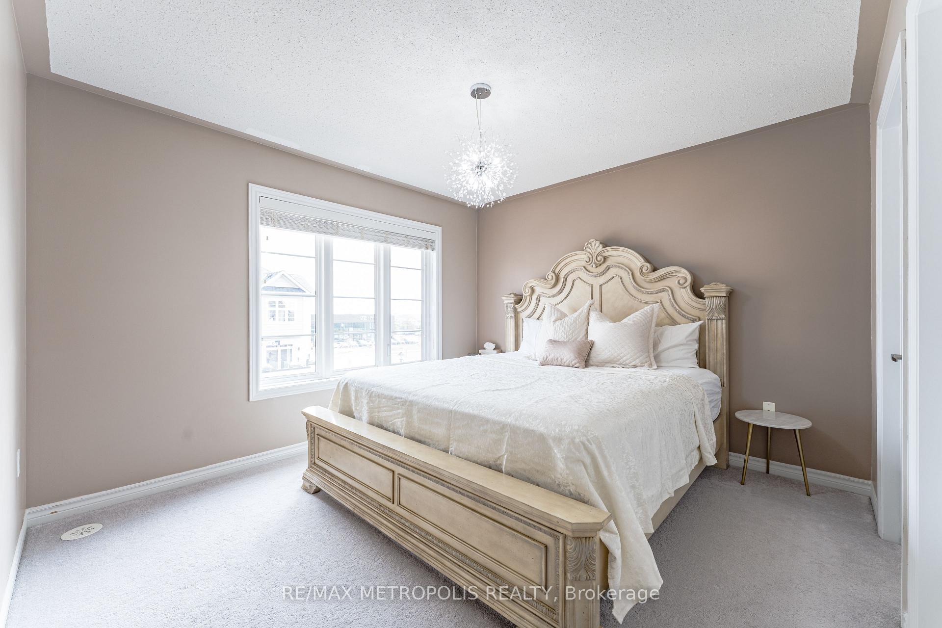 Photo 19 of 6 Cornerside Way, Whitby, Brooklin — HOMEH