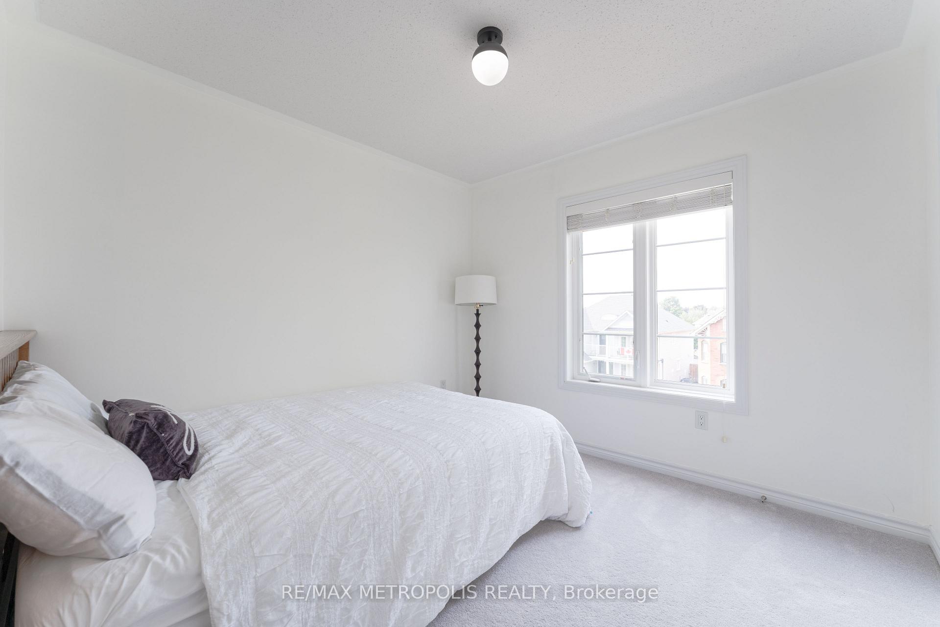 Photo 27 of 6 Cornerside Way, Whitby, Brooklin — HOMEH