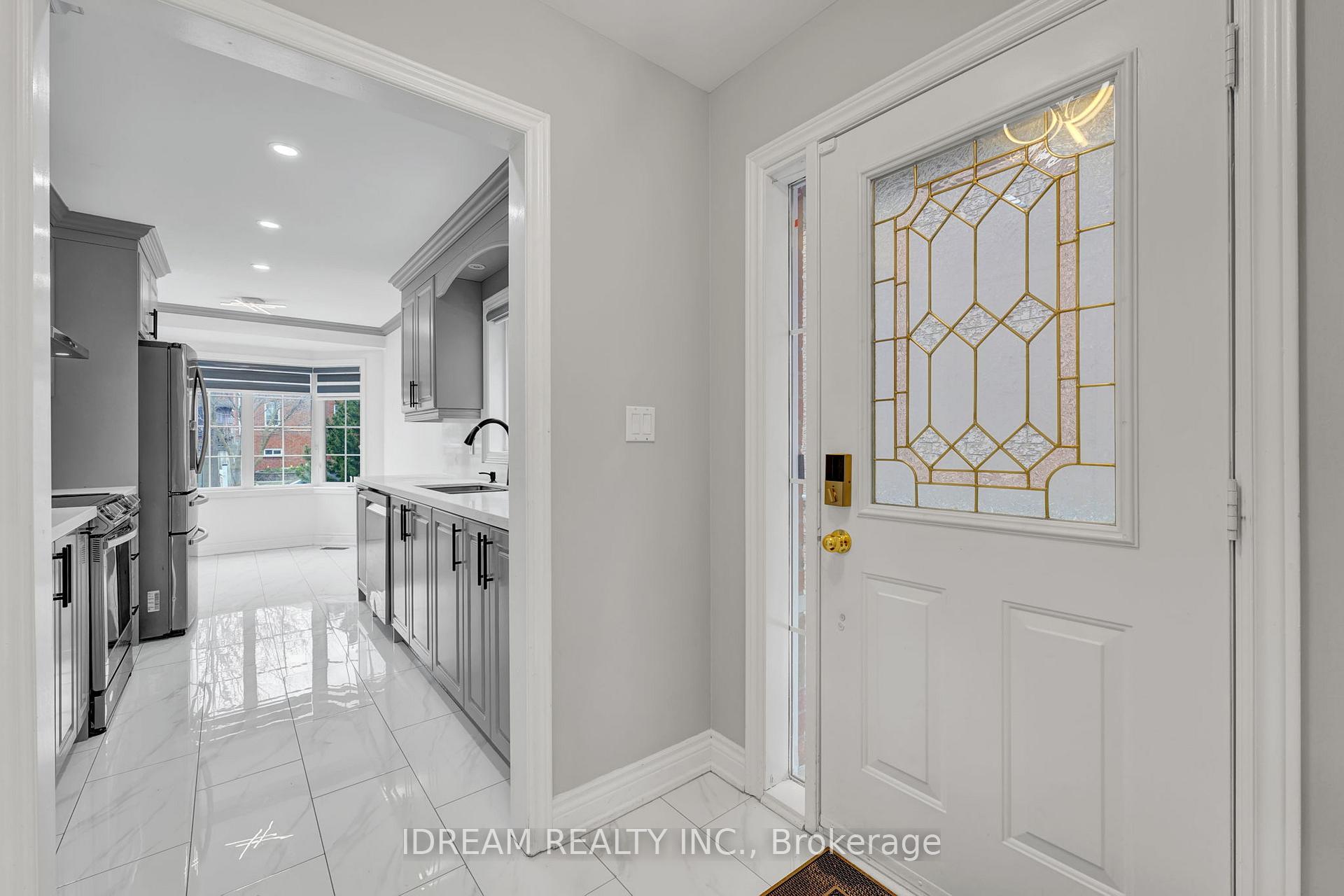 Photo 5 of 11 Alanno Way, Vaughan, Sonoma Heights — HOMEH