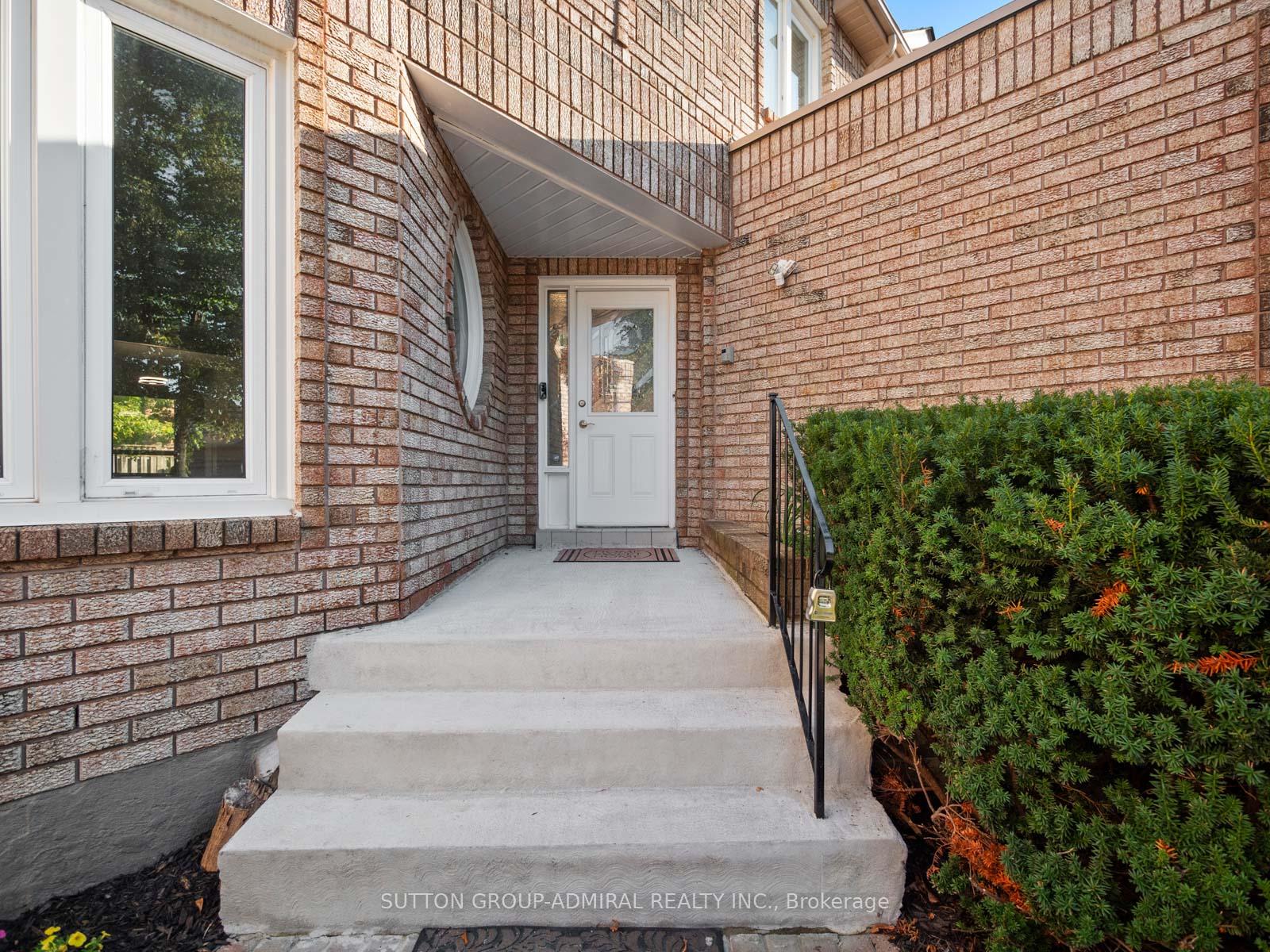 Photo 4 of 67 Venice Crescent, Vaughan, Beverley Glen — HOMEH