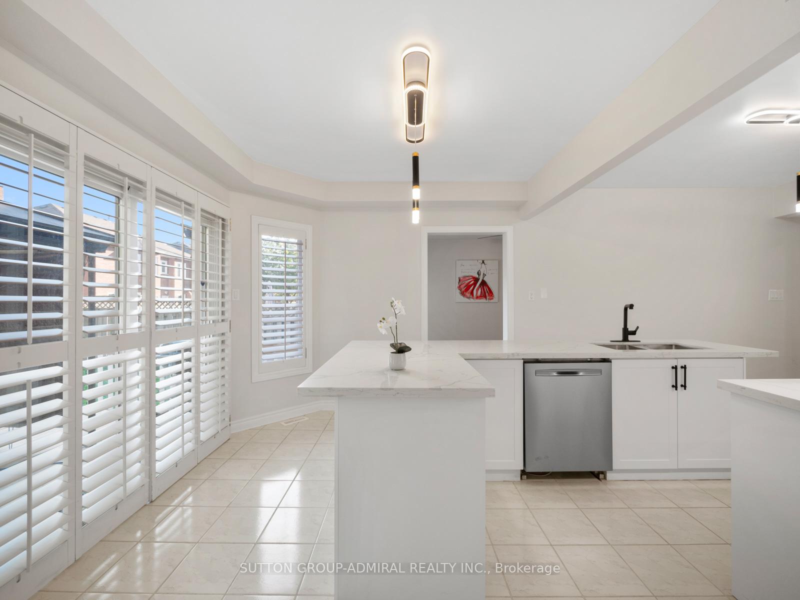 Photo 8 of 67 Venice Crescent, Vaughan, Beverley Glen — HOMEH