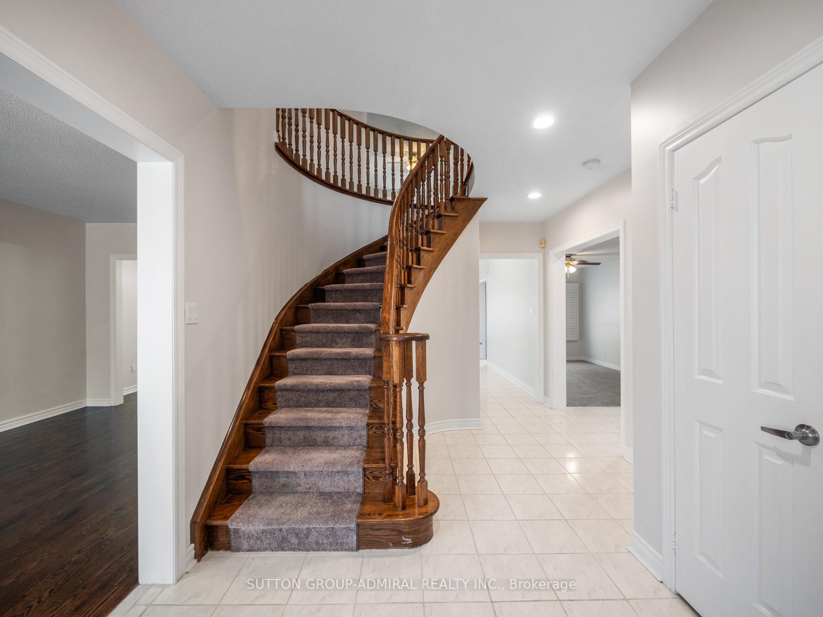 Photo 14 of 67 Venice Crescent, Vaughan, Beverley Glen — HOMEH