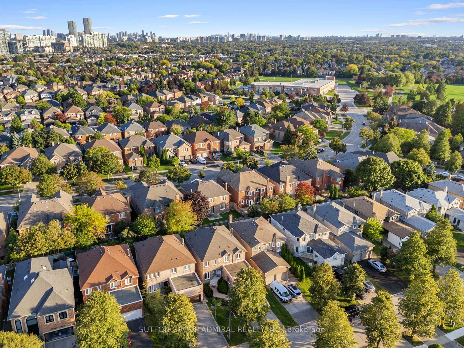 Photo 41 of 67 Venice Crescent, Vaughan, Beverley Glen — HOMEH