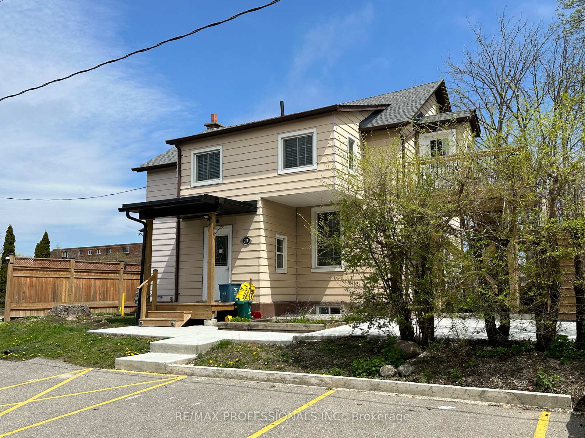 Photo 1 of Unit 4, 213 Pine Street, Whitby, Downtown Whitby — HOMEH