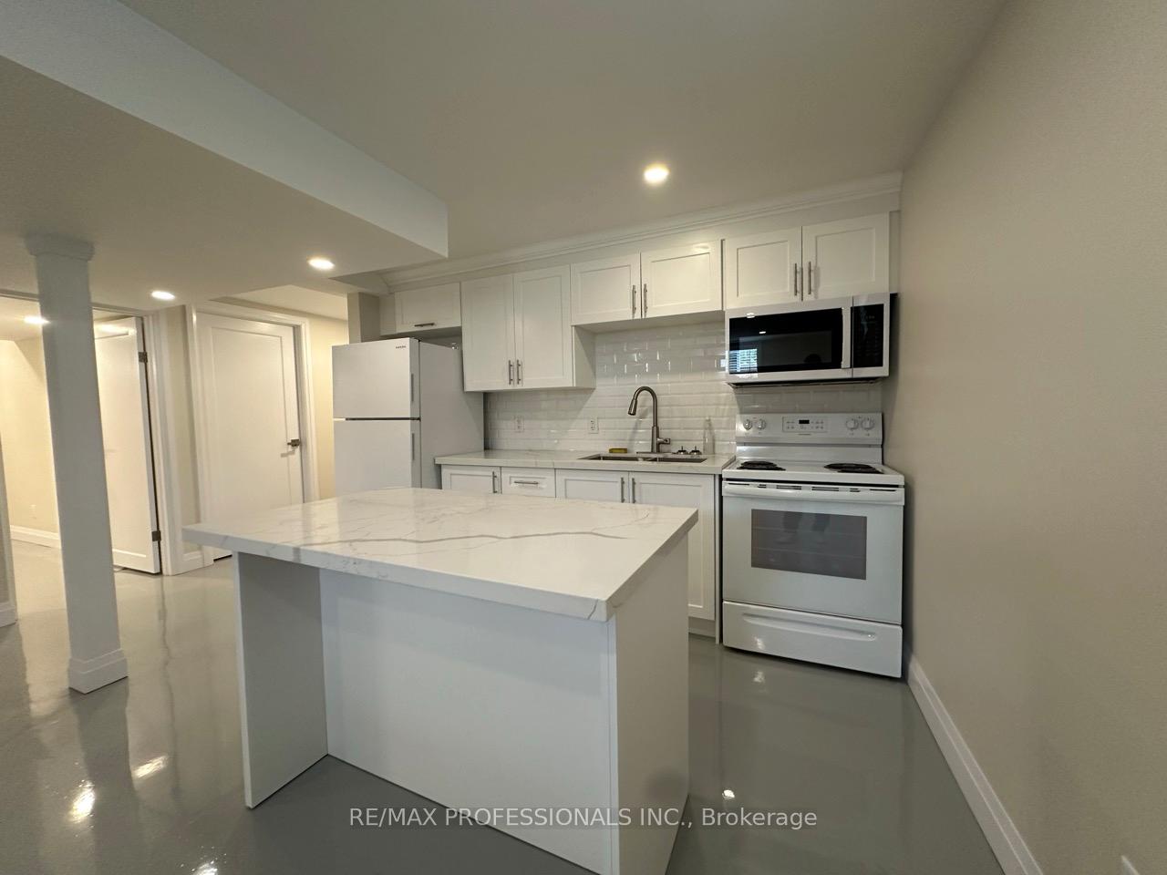 Photo 2 of Unit 4, 213 Pine Street, Whitby, Downtown Whitby — HOMEH