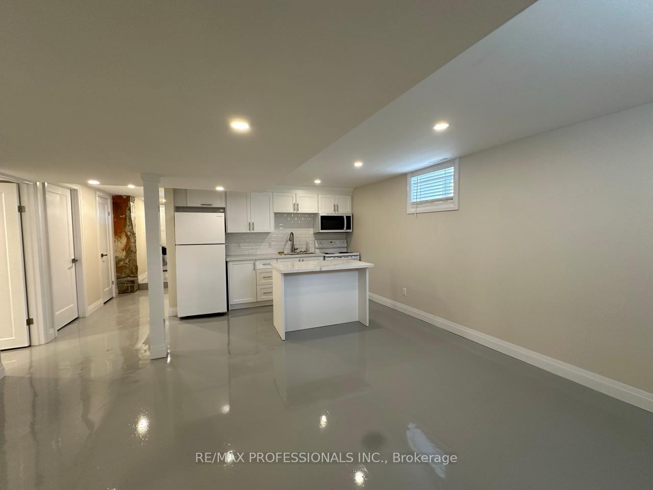 Photo 5 of Unit 4, 213 Pine Street, Whitby, Downtown Whitby — HOMEH