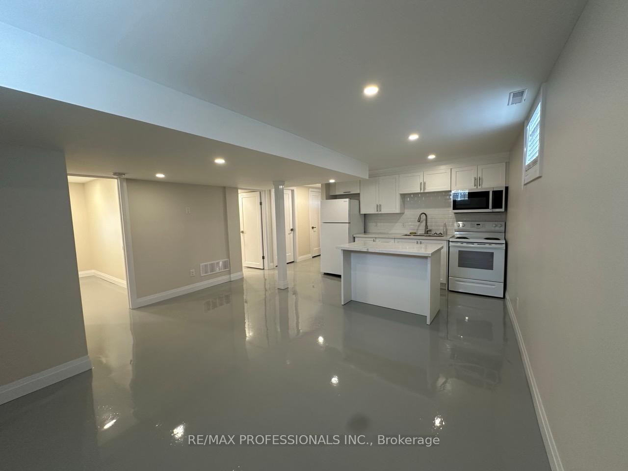 Photo 6 of Unit 4, 213 Pine Street, Whitby, Downtown Whitby — HOMEH