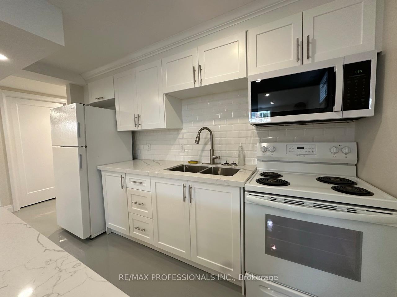 Photo 7 of Unit 4, 213 Pine Street, Whitby, Downtown Whitby — HOMEH