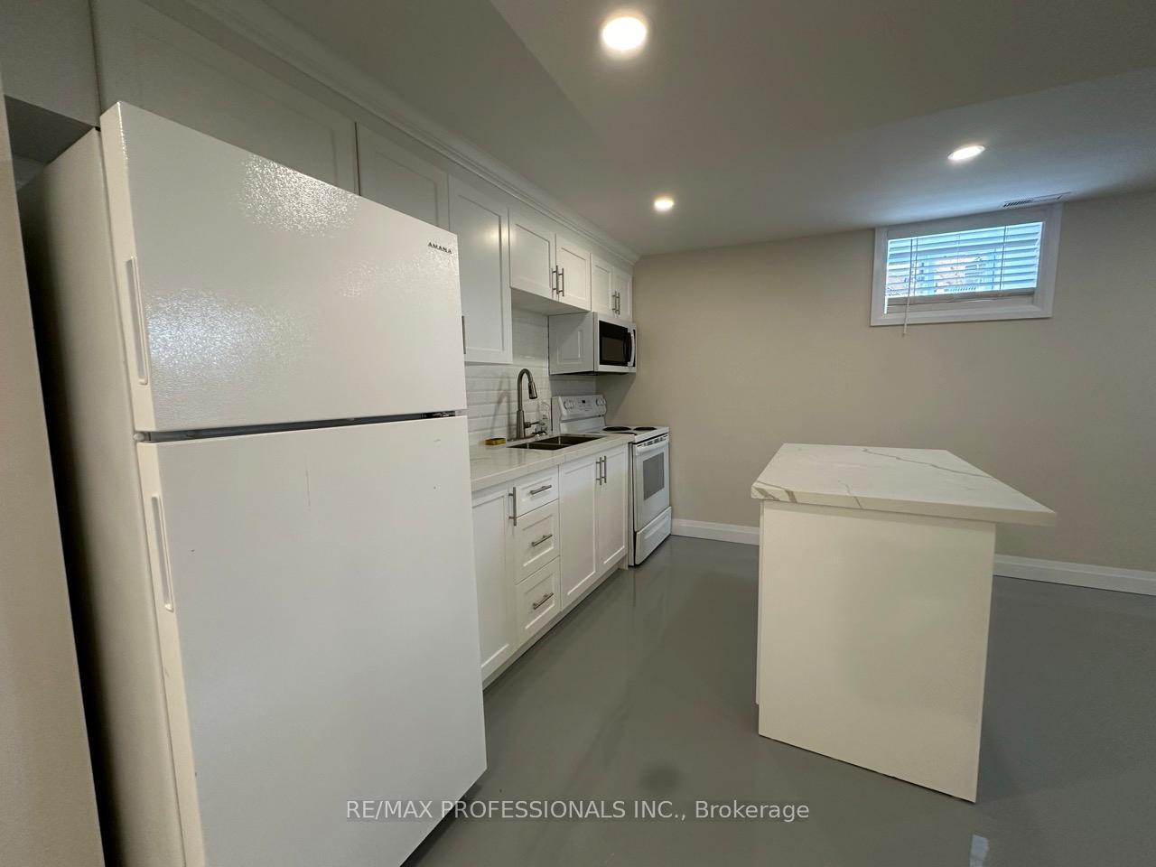 Photo 8 of Unit 4, 213 Pine Street, Whitby, Downtown Whitby — HOMEH