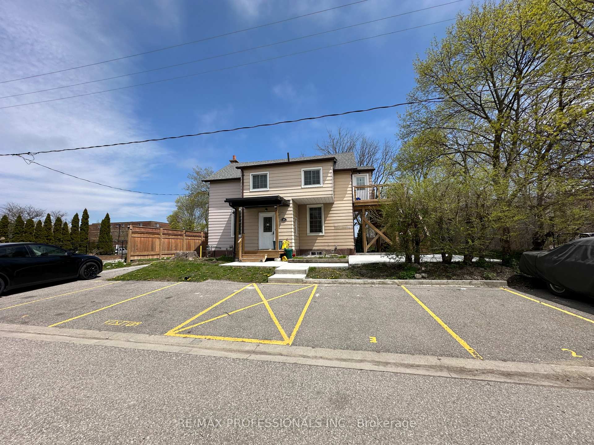 Photo 12 of Unit 4, 213 Pine Street, Whitby, Downtown Whitby — HOMEH