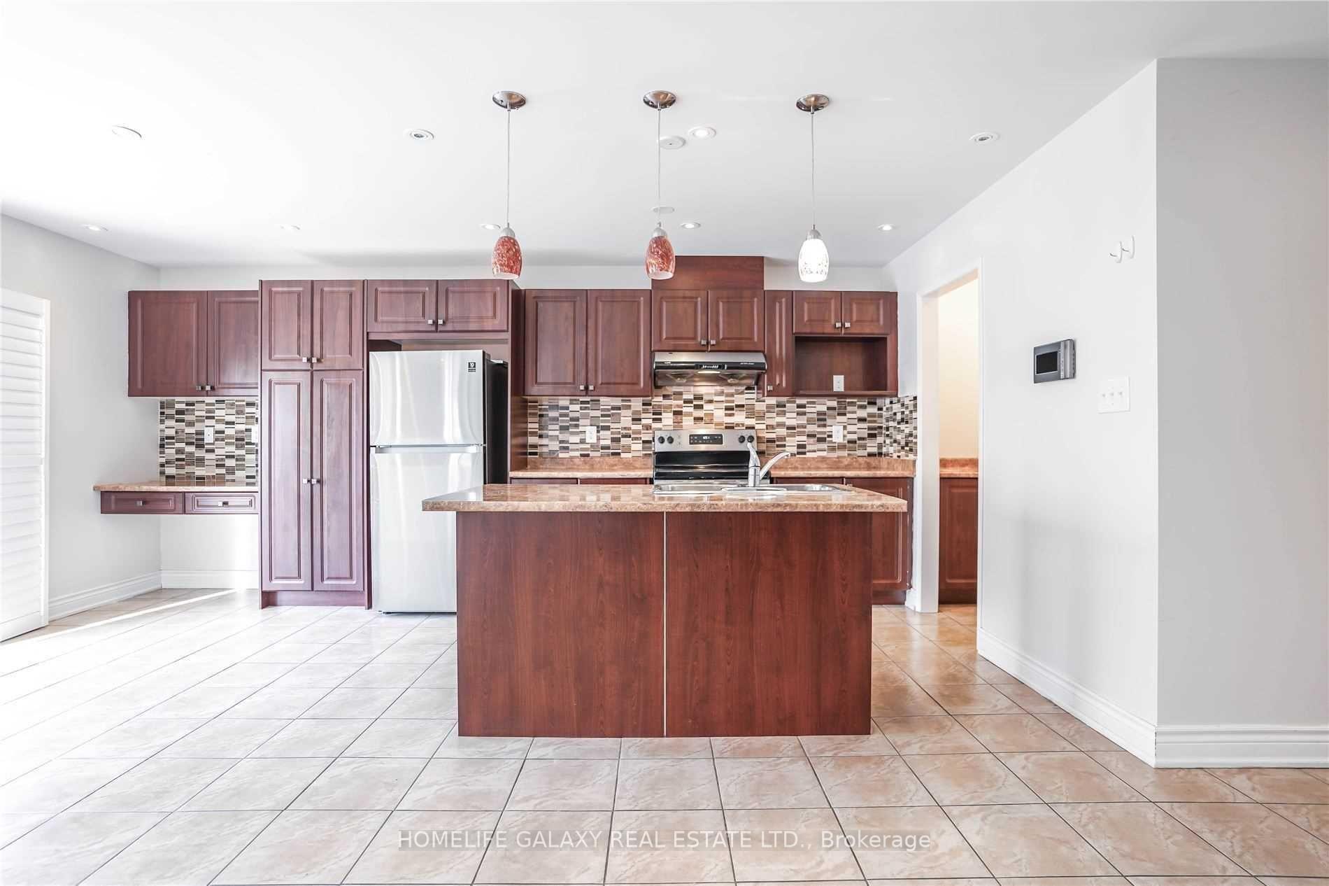 Photo 6 of Unit Main, 39 Mosely Crescent, Ajax, Central East — HOMEH