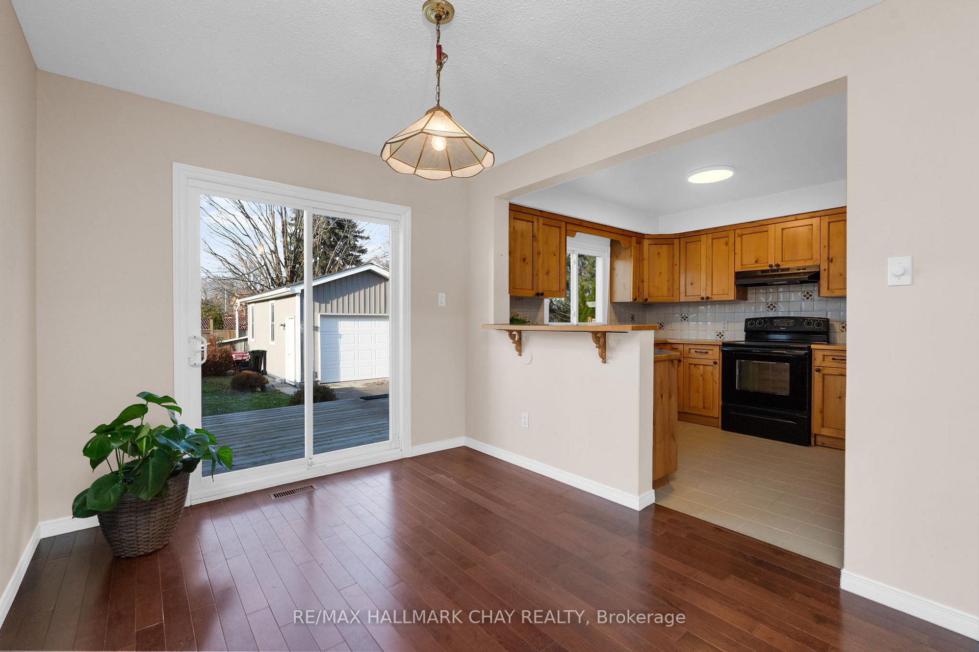 Photo 10 of 32 Janice Drive, Barrie, Sunnidale — HOMEH