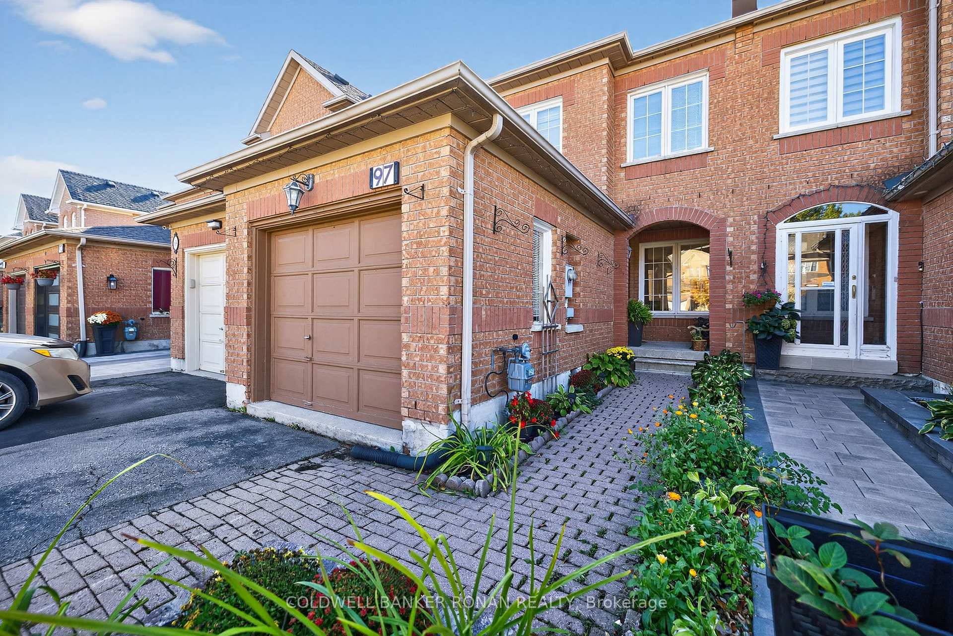 Photo 2 of 97 Parktree Drive, Vaughan, Maple — HOMEH
