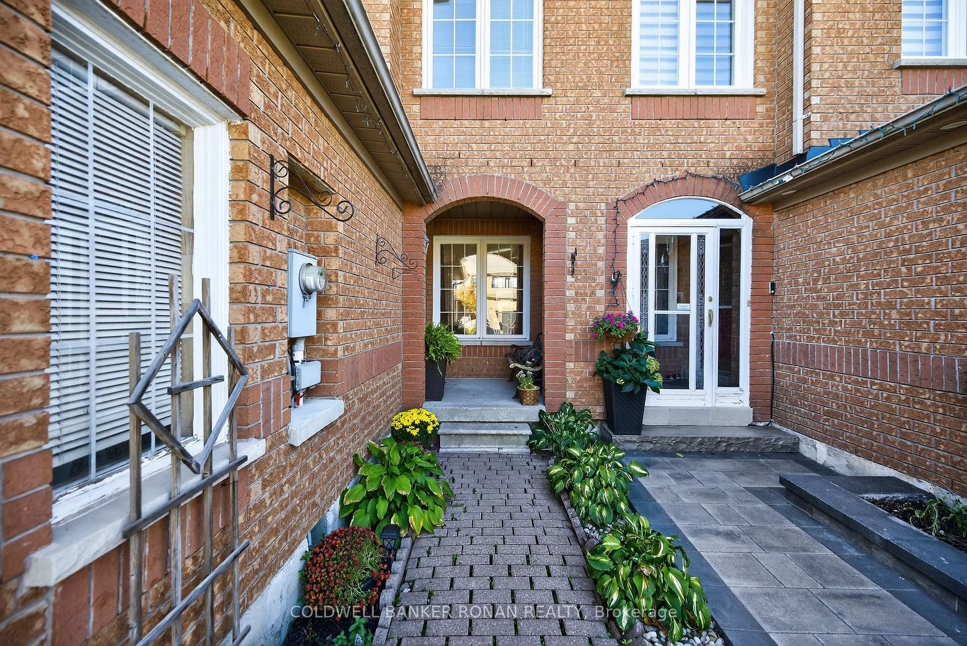 Photo 3 of 97 Parktree Drive, Vaughan, Maple — HOMEH