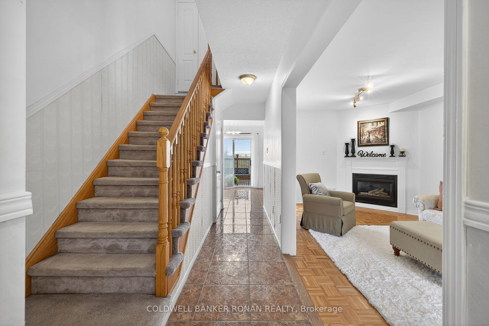 Photo 5 of 97 Parktree Drive, Vaughan, Maple — HOMEH
