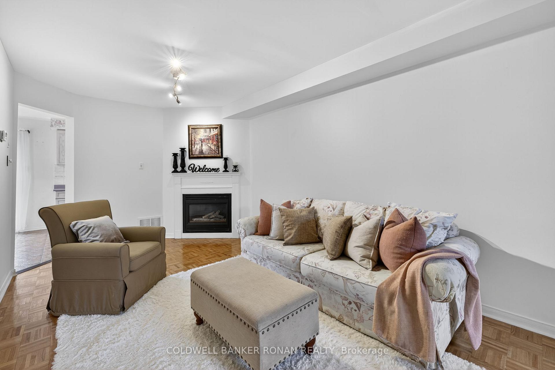 Photo 7 of 97 Parktree Drive, Vaughan, Maple — HOMEH
