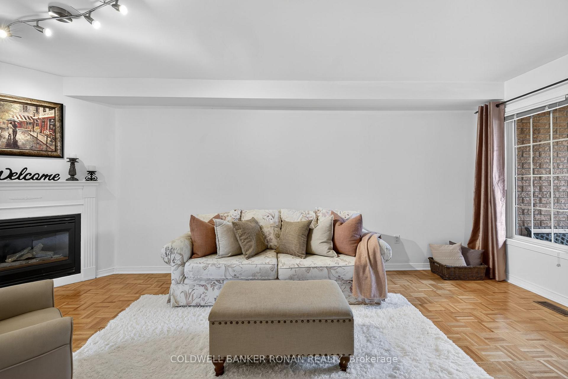 Photo 8 of 97 Parktree Drive, Vaughan, Maple — HOMEH